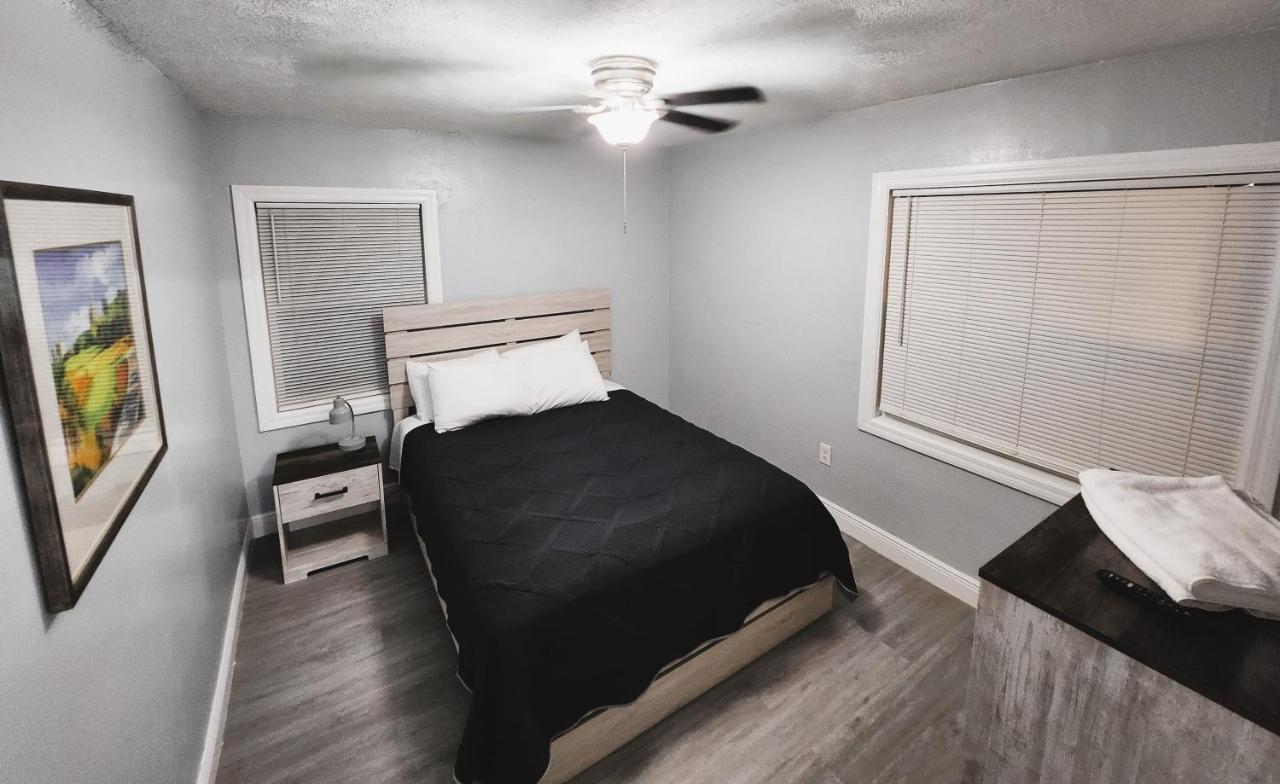 Cozy 3 Bedroom House Near Airport/Raymond Stadium/Downtown. 坦帕 外观 照片