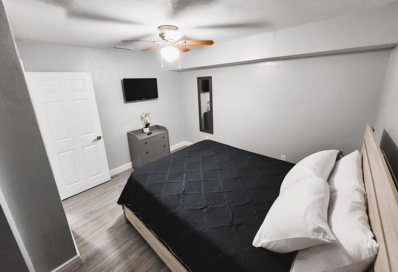 Cozy 3 Bedroom House Near Airport/Raymond Stadium/Downtown. 坦帕 外观 照片